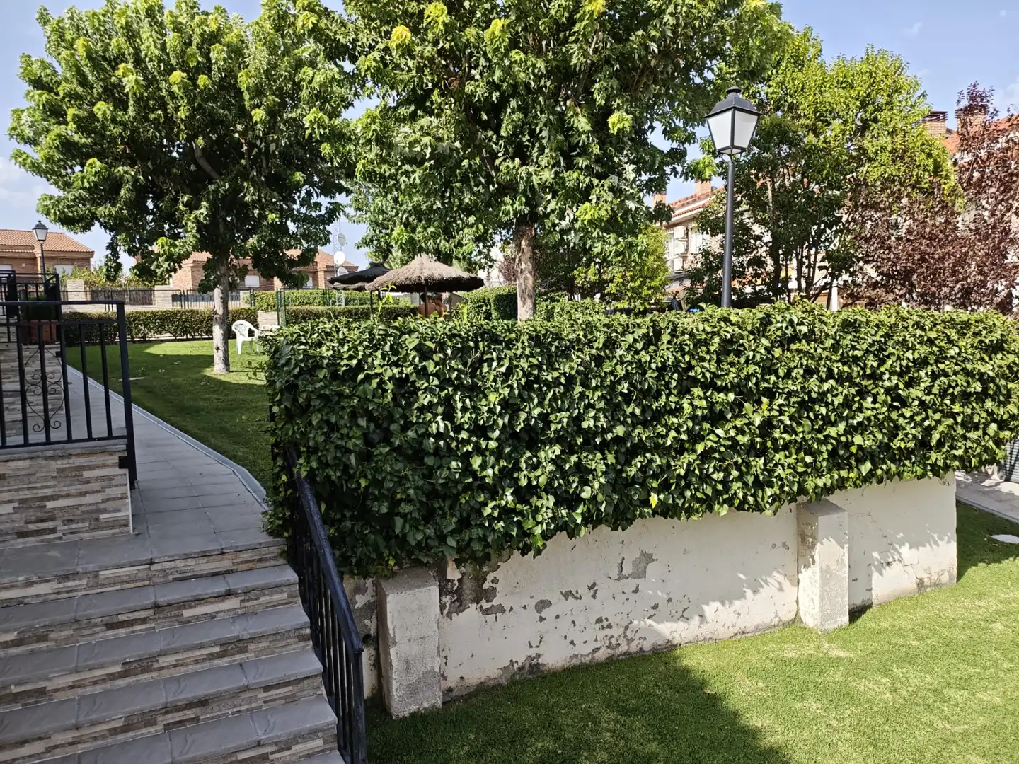 Jardí de Casa o xalet de lloguer en Sevilla la Nueva amb Aire condicionat, Calefacció i Terrassa