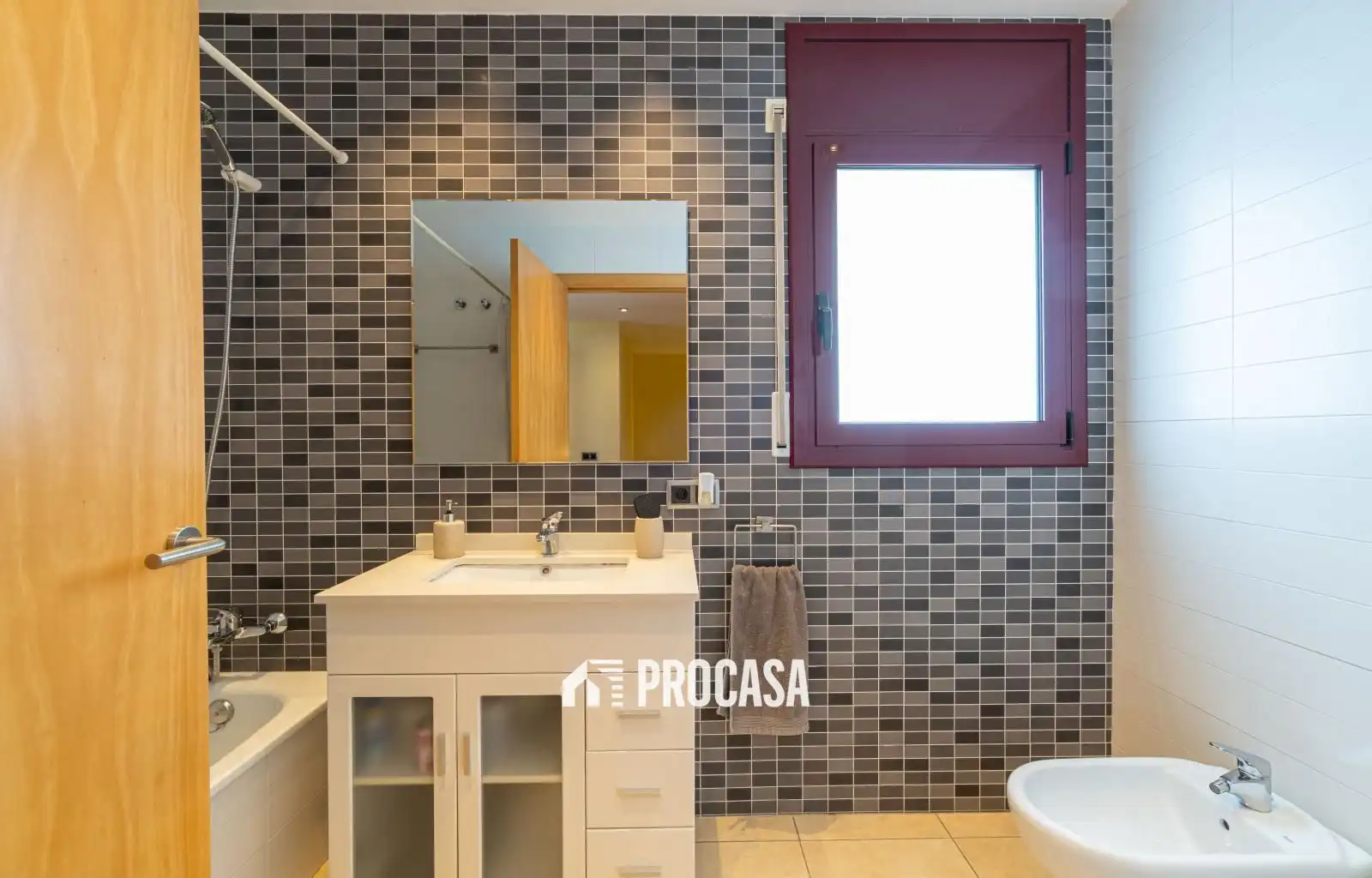 Bathroom of Houses for sale in Vila-sacra  with Air Conditioner, Heating and Swimming Pool