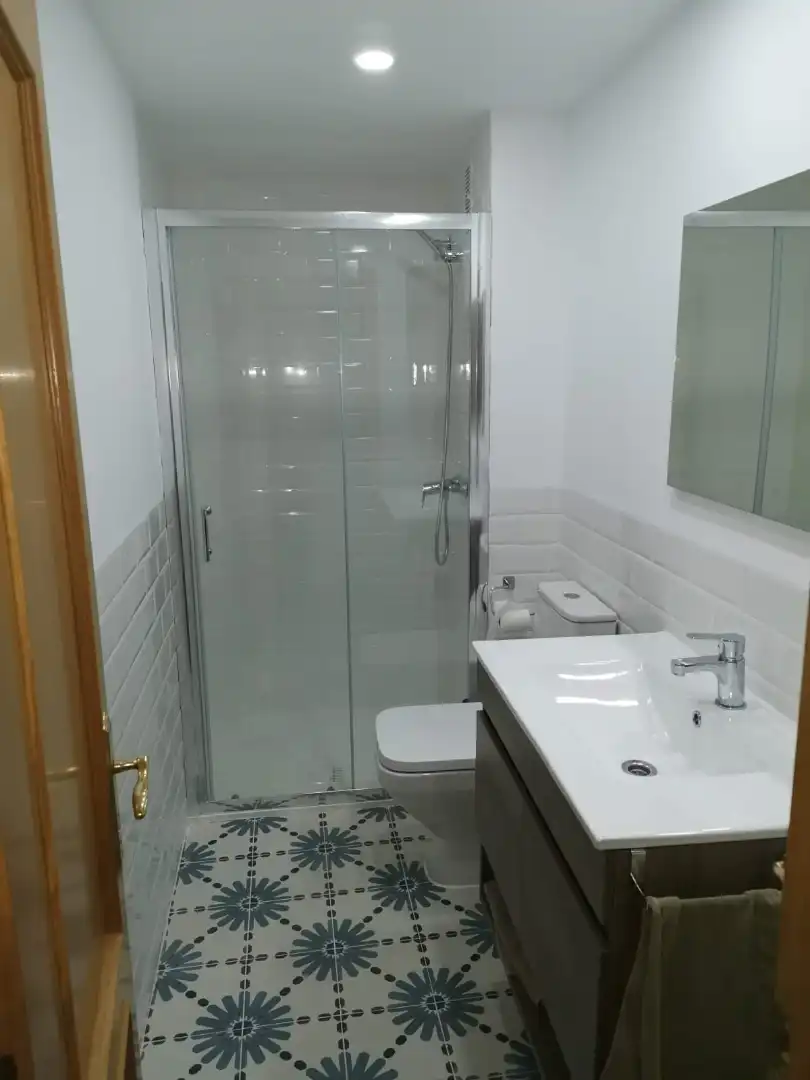 Baño de Piso en venta en Manises con Amueblado, Horno y Alarma