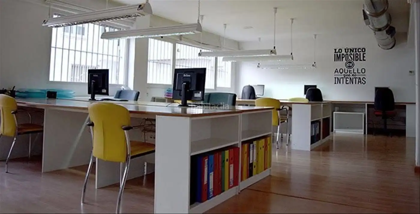 Office space with lift to rent in Passeig de les Germanies 98