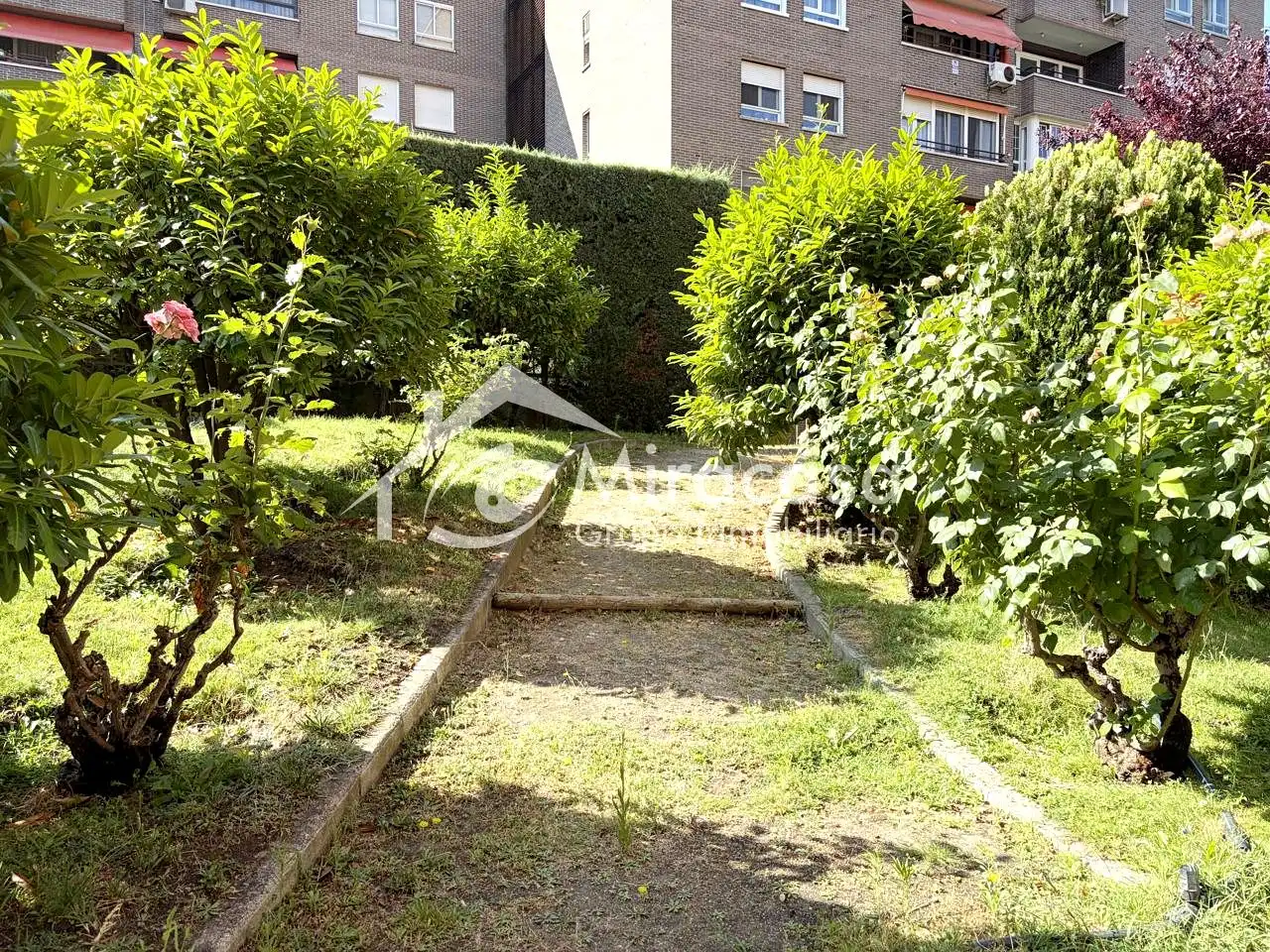 Jardí de Pis en venda en Madrid amb Aire condicionat, Calefacció i Terrassa