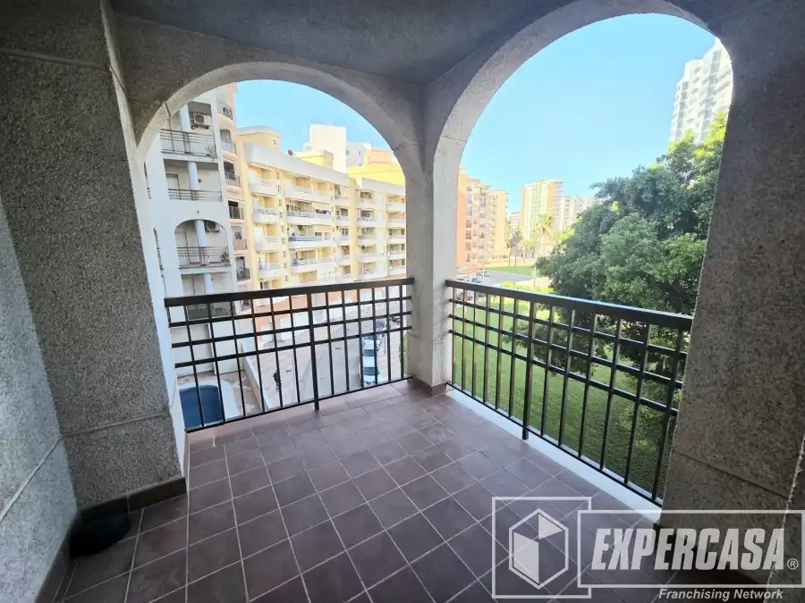 Vista exterior de Apartament de lloguer en Cullera amb Terrassa, Piscina i Moblat