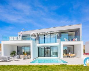 Vista exterior de Casa o xalet en venda en Torre-Pacheco amb Aire condicionat, Terrassa i Piscina