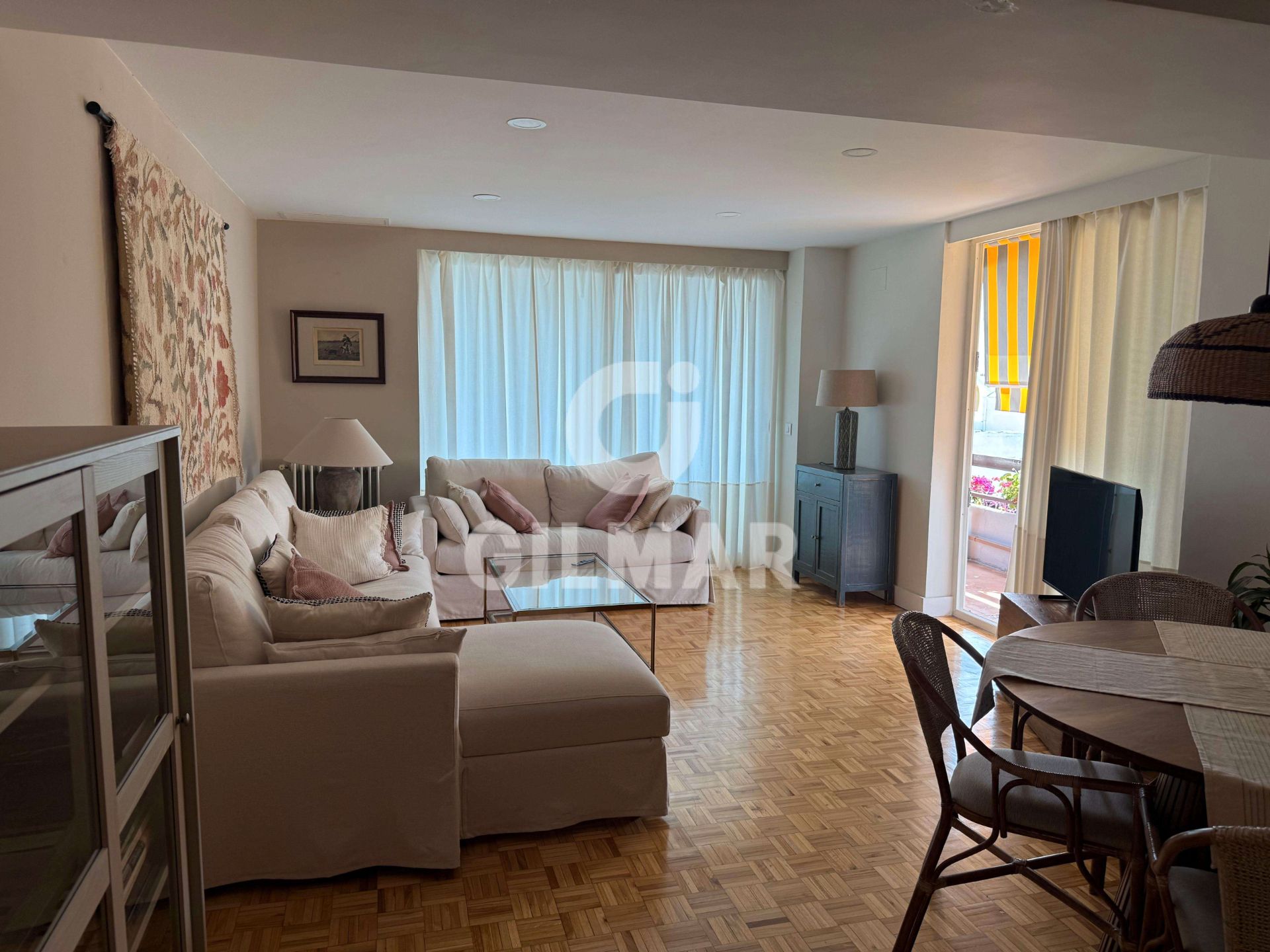 Sala d'estar de Pis de lloguer en  Sevilla Capital amb Aire condicionat, Calefacció i Parquet