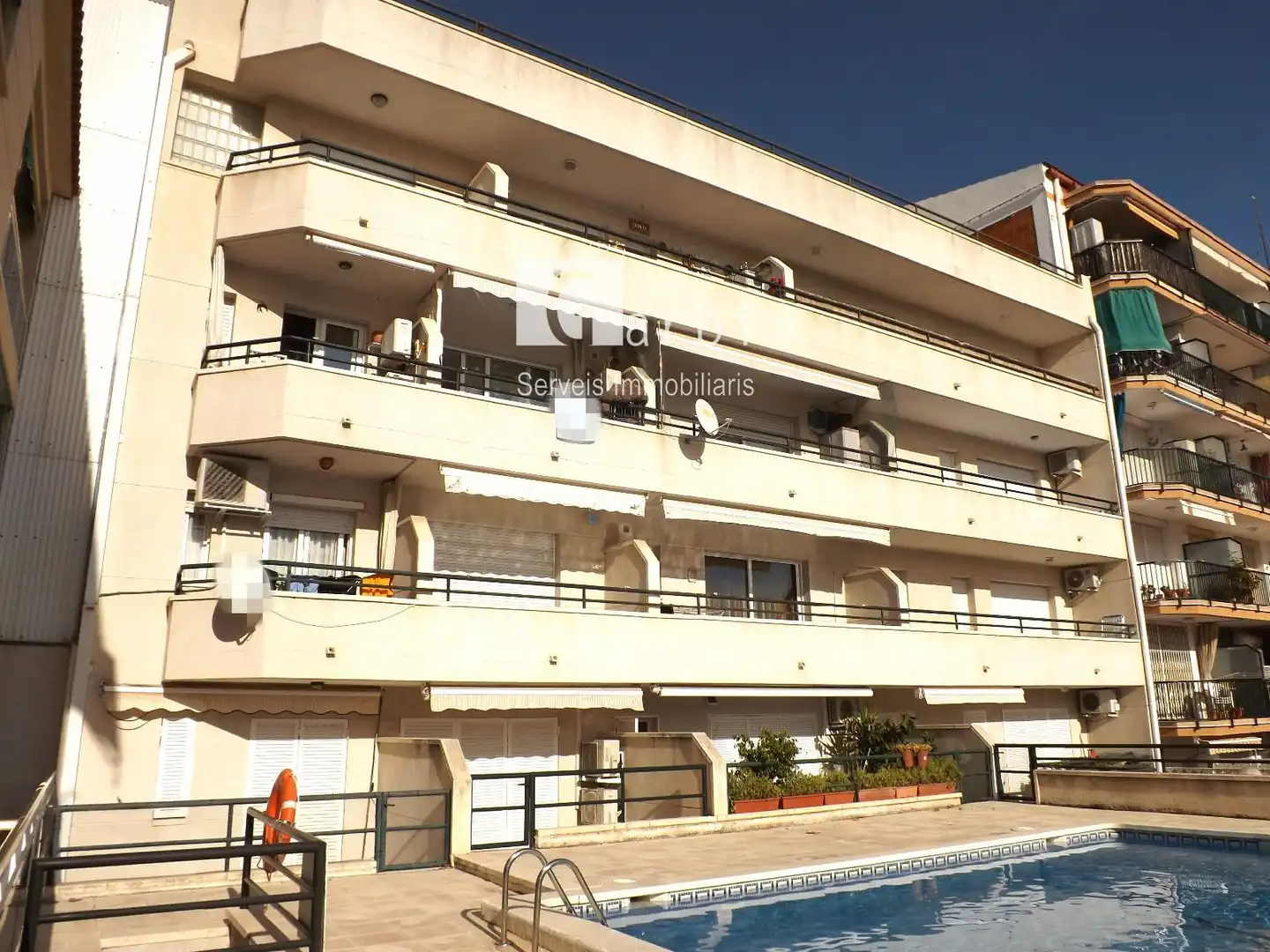 Vista exterior de Ático en venta en Calafell con Terraza, Piscina y Piscina comunitaria