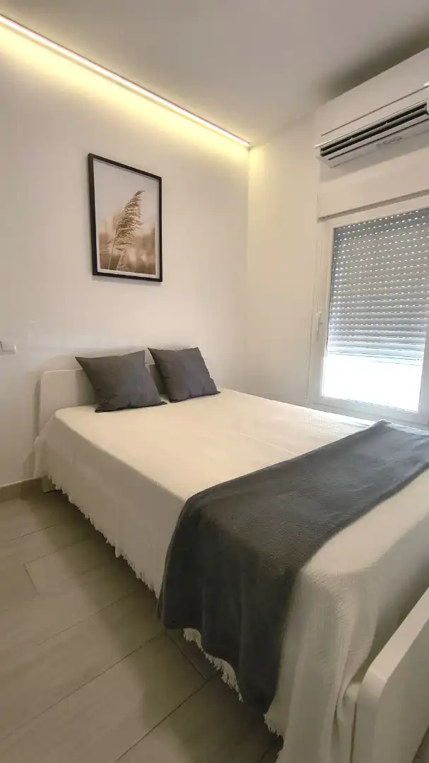 Schlafzimmer von Wohnung zur Miete in Madrid mit Klimaanlage, Heizung und Möbliert
