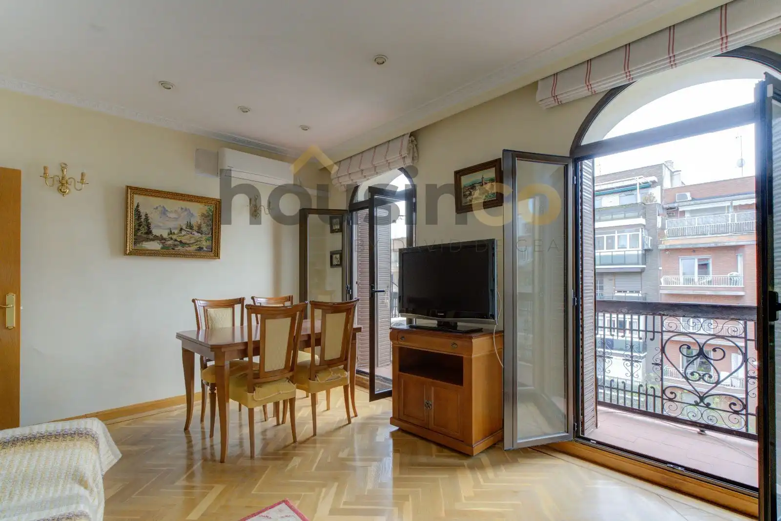 Living room of Flat for rent in  Madrid Capital  with Air Conditioner, Heating and Parquet flooring