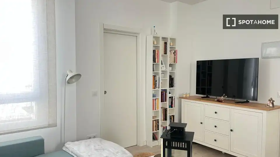 Bedroom of Flat for rent in Madrid  with Air Conditioner, Heating and Furnished