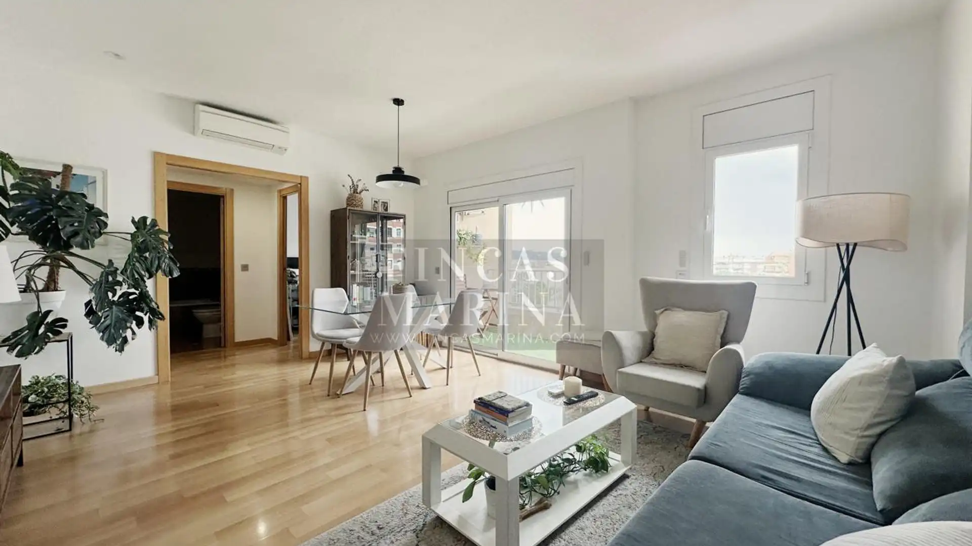 Living room of Flat for sale in Gavà  with Air Conditioner, Heating and Parquet flooring