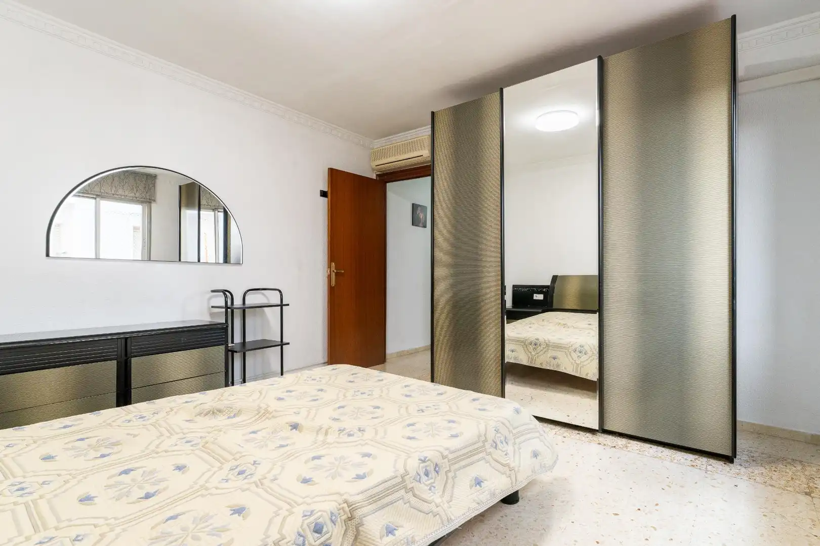 Schlafzimmer von Wohnung zum Verkauf in Reus mit Klimaanlage, Heizung und Balkon
