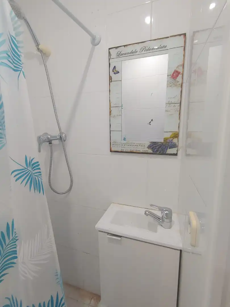 Baño de Estudio de alquiler en Barcelona con Calefacción, Amueblado y Lavadora