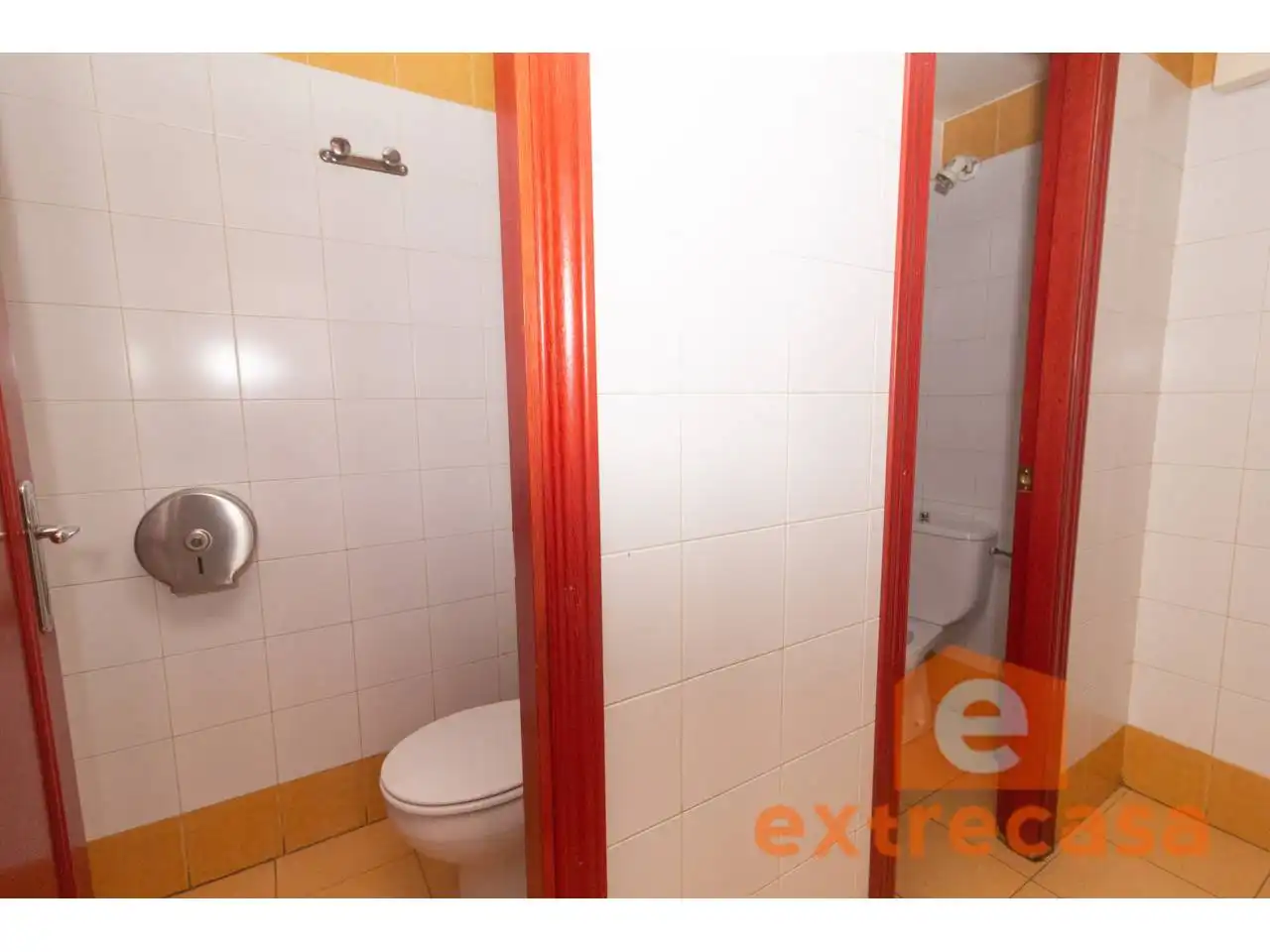 Bany de Local en venda en Badajoz amb Aire condicionat