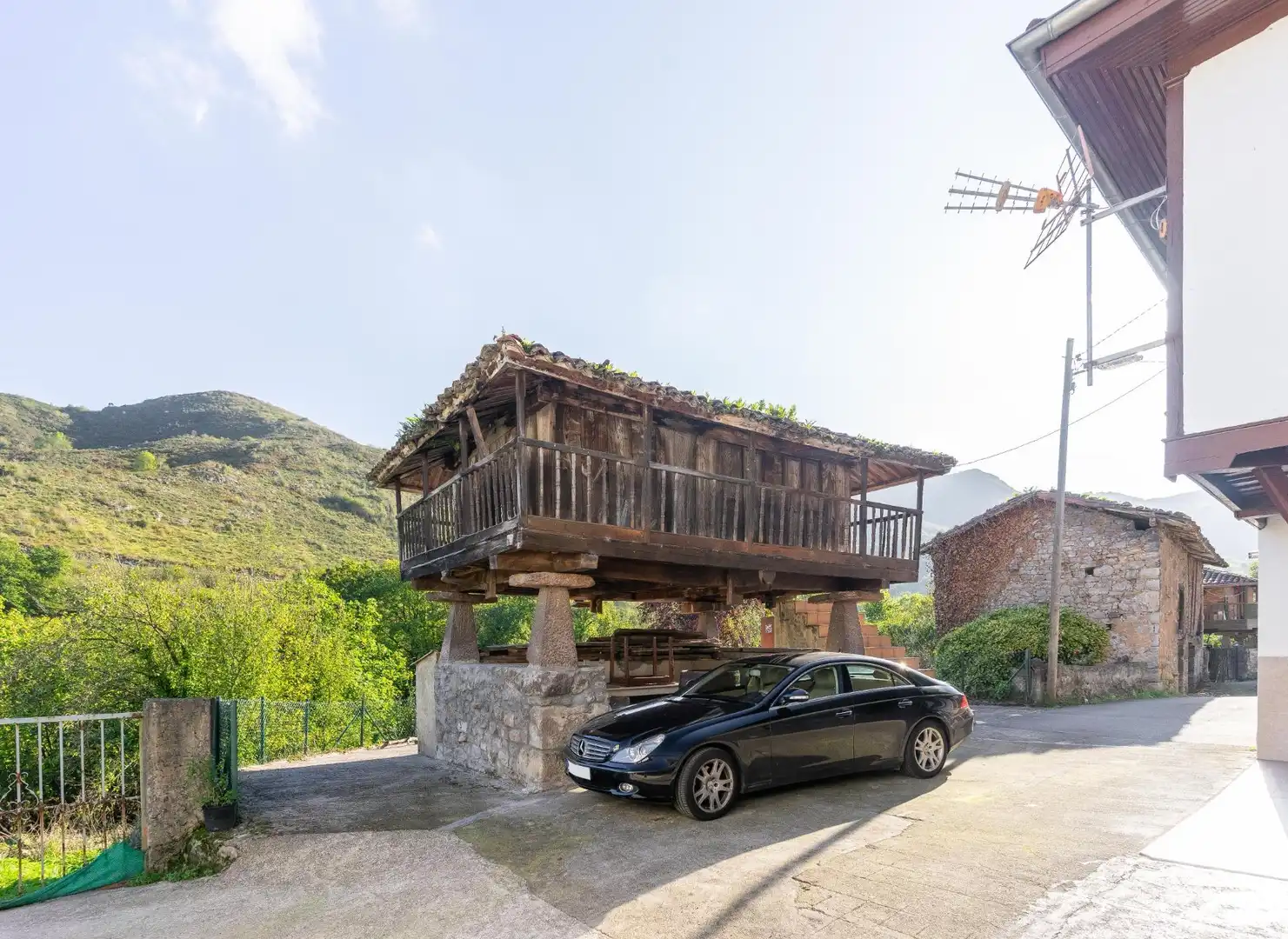 Vista exterior de Casa o xalet en venda en Ribera de Arriba amb Calefacció, Jardí privat i Terrassa