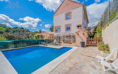 Vista exterior de Casa o xalet en venda en Las Rozas de Madrid amb Aire condicionat, Terrassa i Piscina