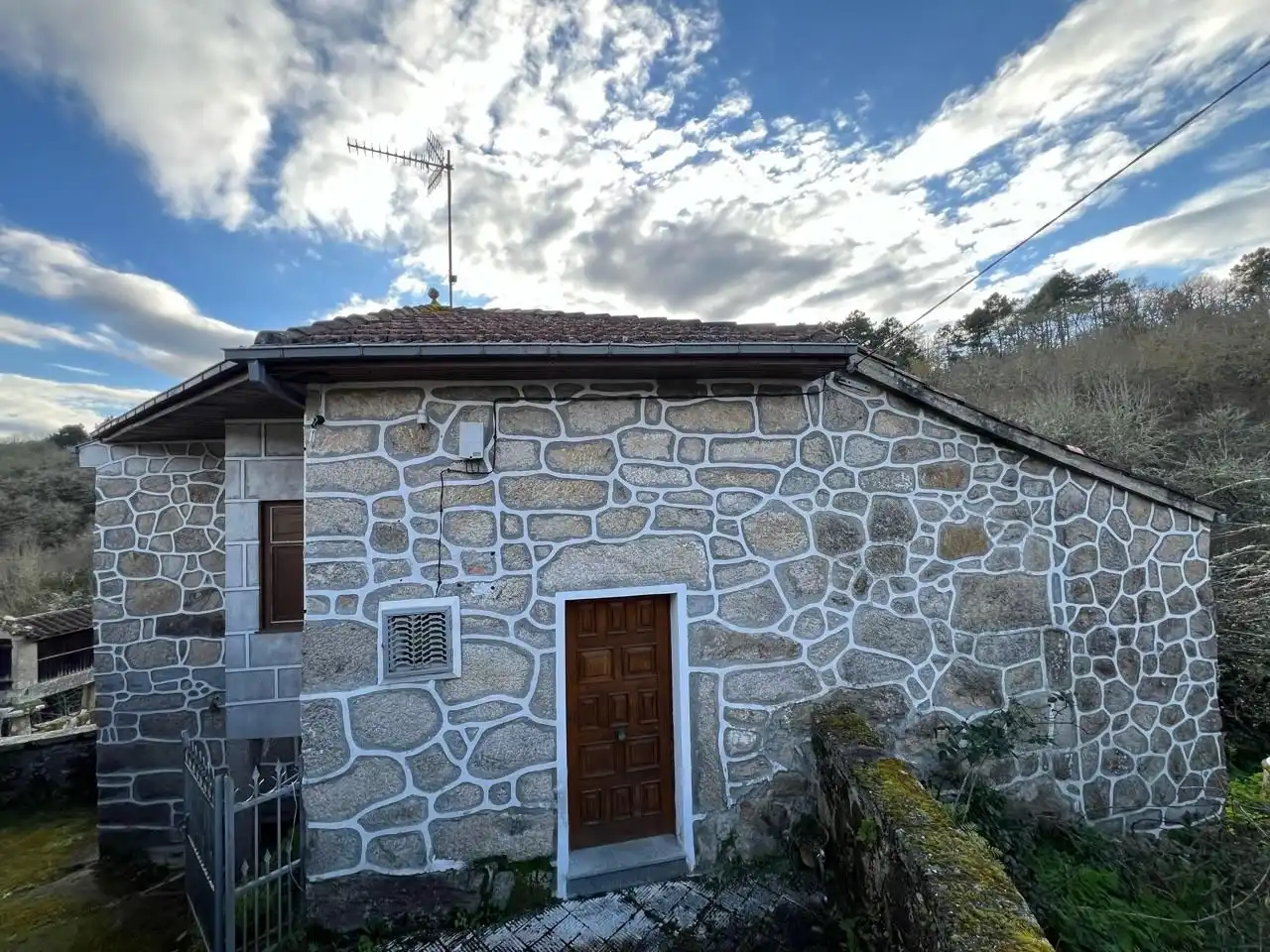 Vista exterior de Finca rústica en venda en Ourense Capital  amb Jardí privat, Terrassa i Moblat