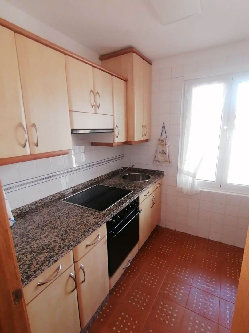 Cuina de Pis de lloguer en Gijón  amb Parquet, Moblat i Forn