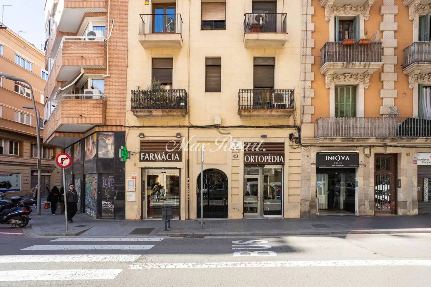 Exterior view of Flat for sale in Barcelona  with Air Conditioner, Heating and Balcony