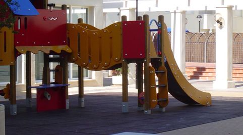 TABLERO BAJO  138 M2  4 DORMITORIOS  COCHERA  TRASTERO  PISCINA  285.000, imatge 2