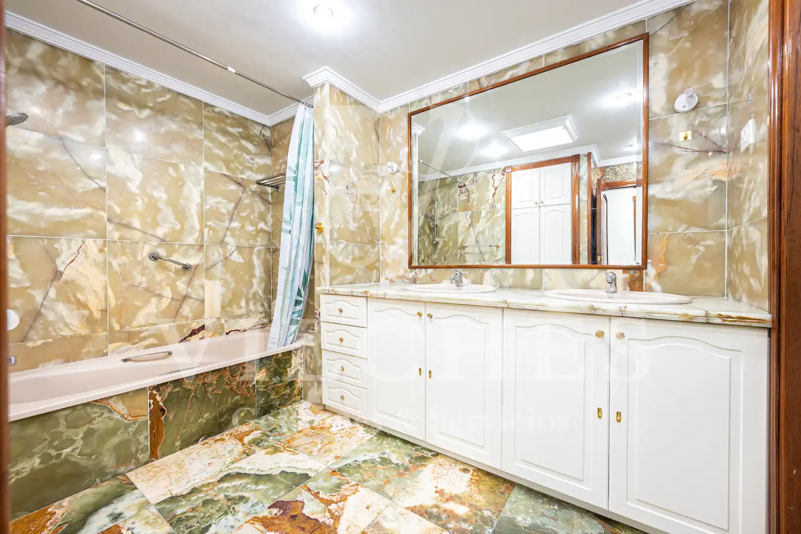 Badezimmer von Wohnung zur Miete in Arucas mit Parkett, Möbliert und Waschmaschine