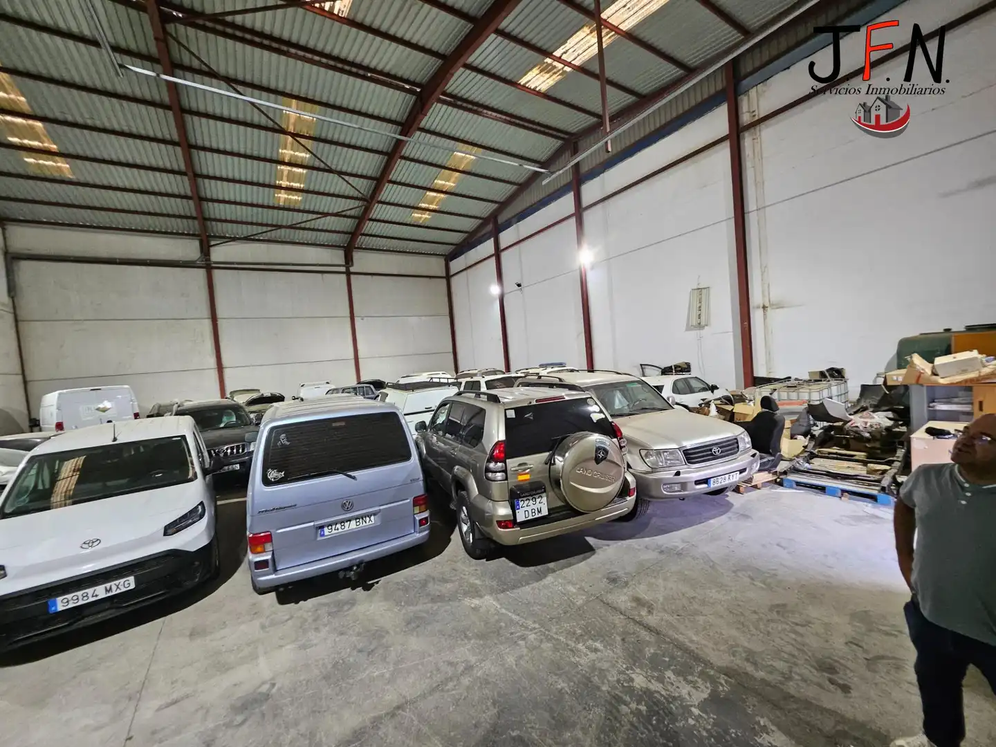 Parkplatz von Fabrikhallen zur Miete in Buenavista - Rosa Vila