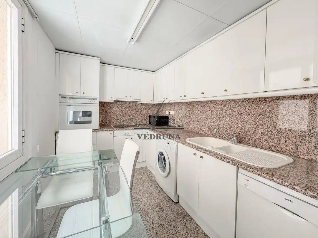 Cuina de Apartament de lloguer en Zaragoza amb Aire condicionat, Calefacció i Forn