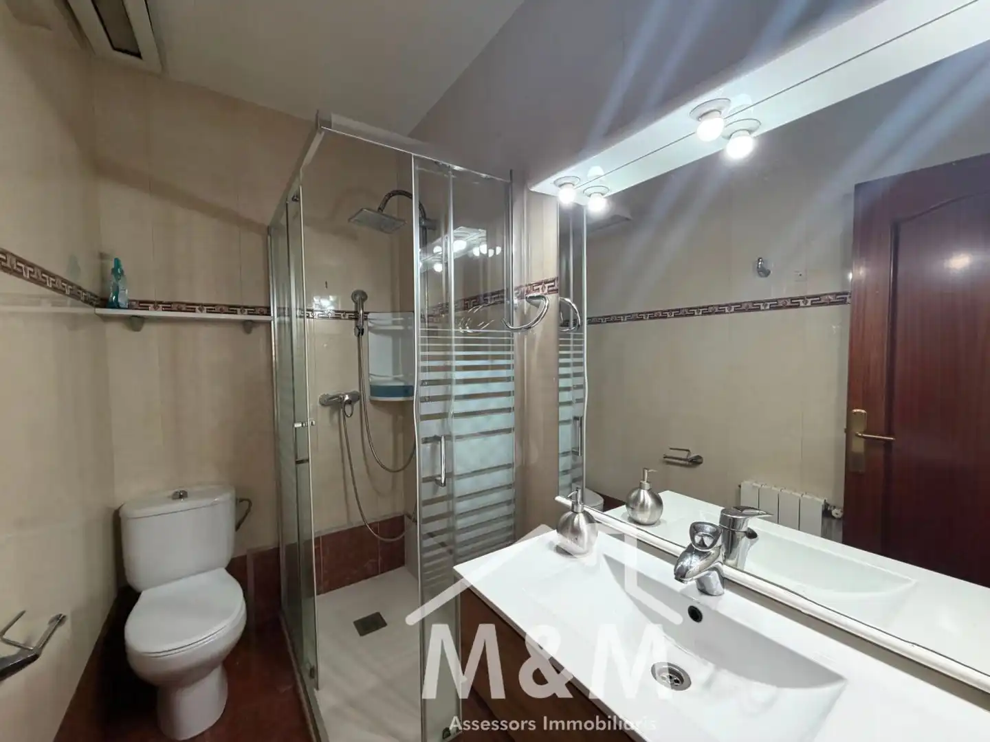 Badezimmer von Gebäude zum Verkauf in Viladecans