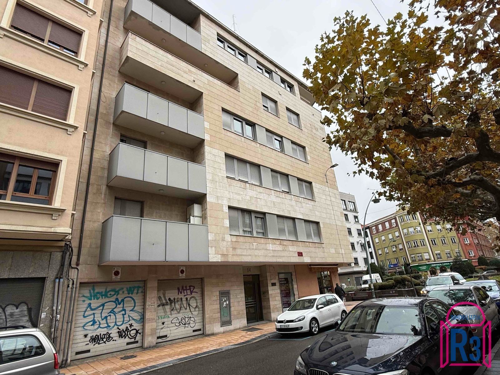 Vista exterior de Apartament de lloguer en León Capital  amb Calefacció, Terrassa i Moblat