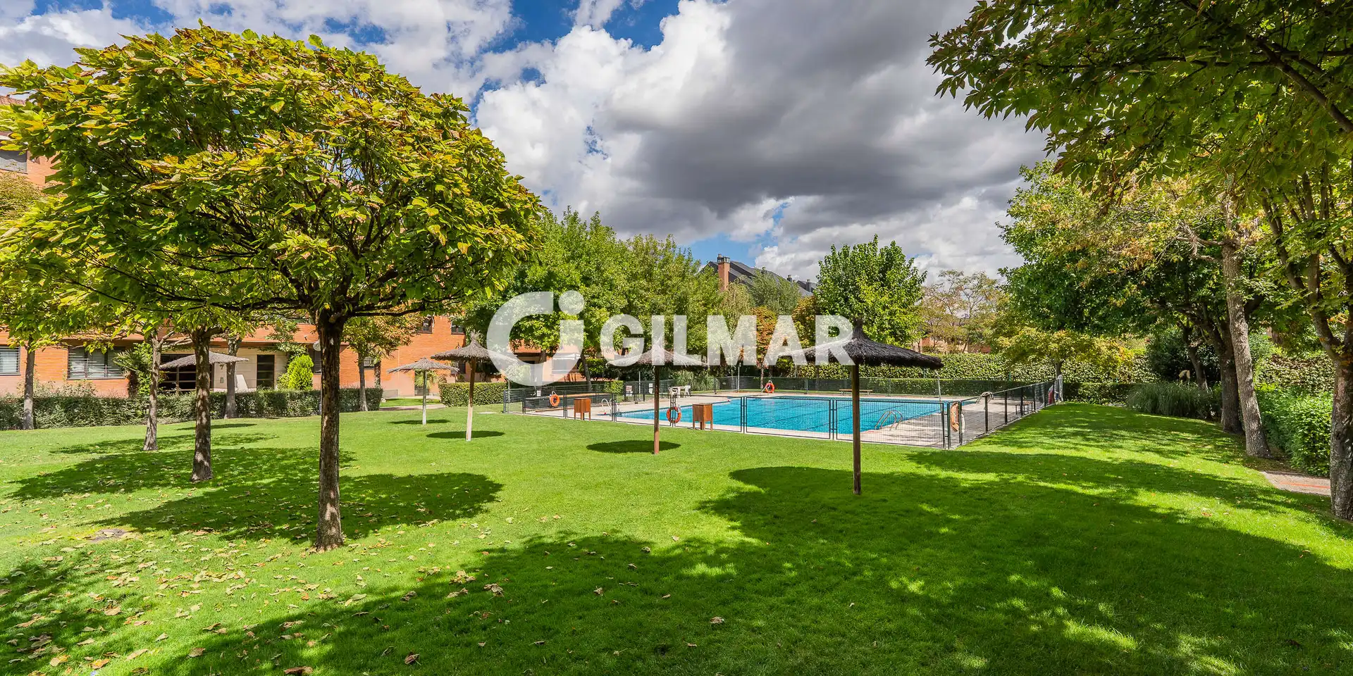 Swimming pool of Flat for sale in Pozuelo de Alarcón  with Heating, Private garden and Swimming Pool