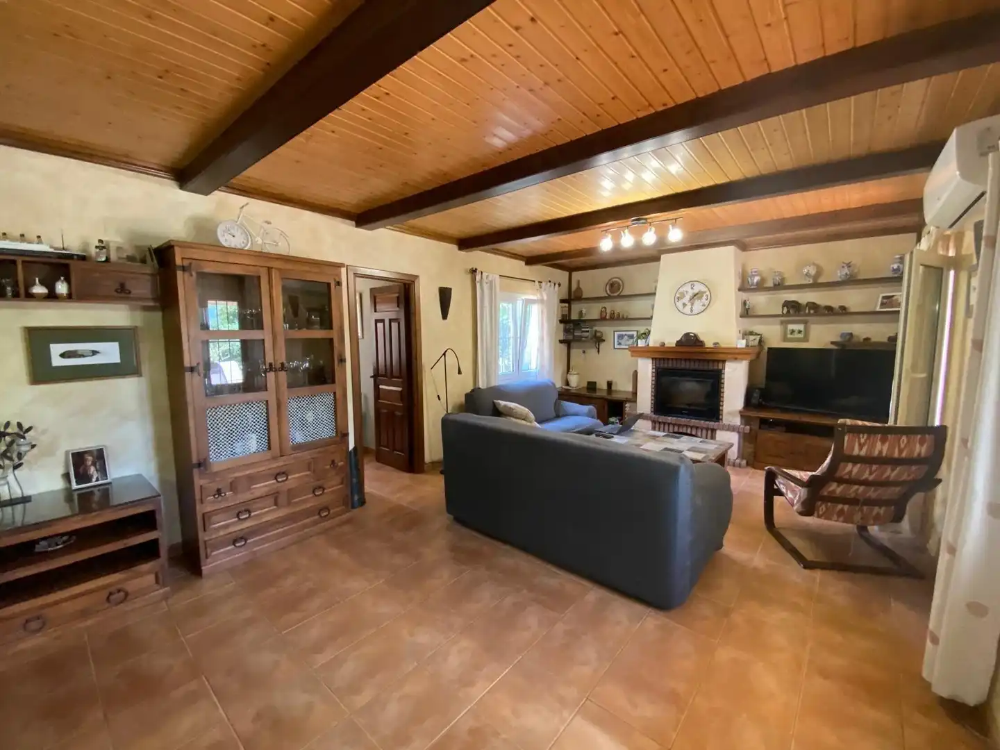 Sala d'estar de Casa o xalet en venda en Los Barrios amb Jardí privat, Terrassa i Traster