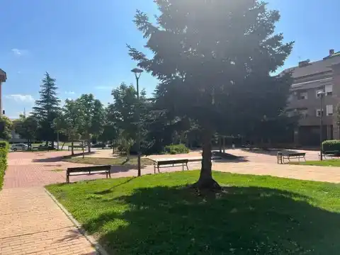Vista exterior de Pis en venda en Villanueva del Pardillo amb Aire condicionat i Piscina