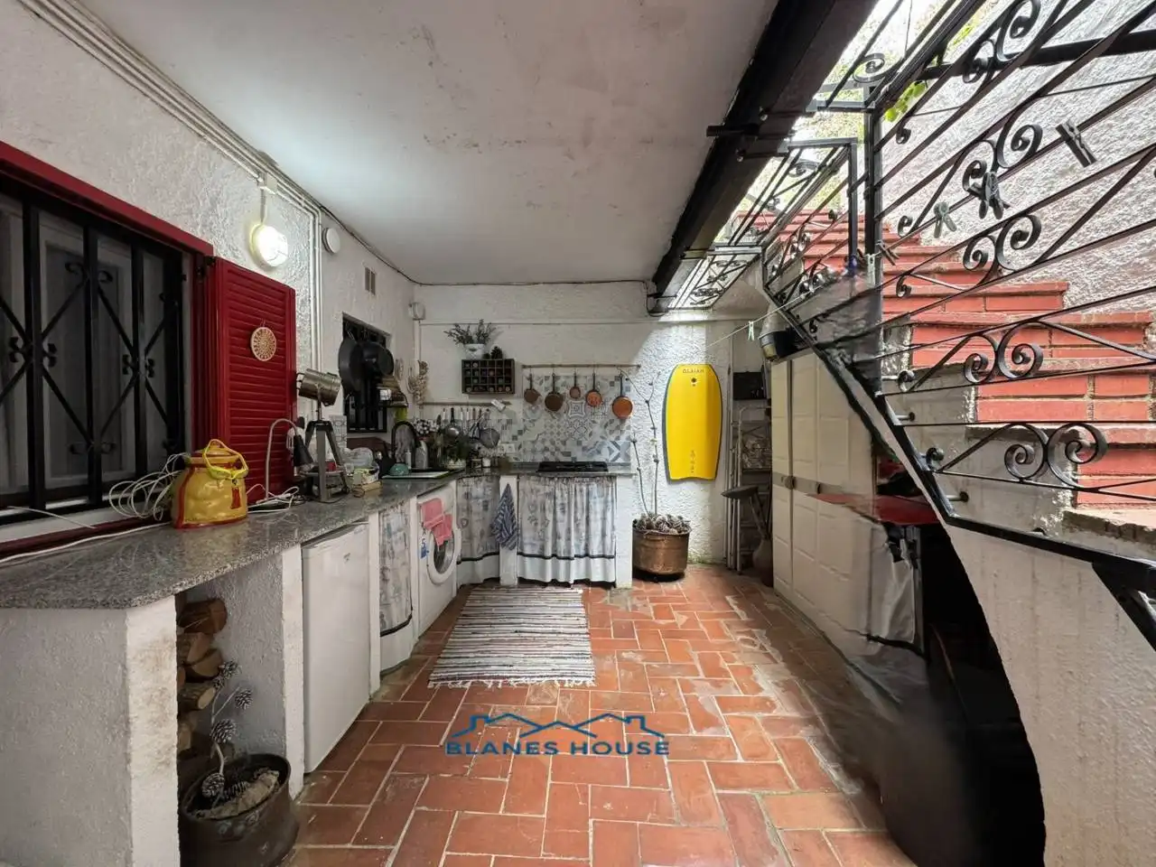 Küche von Wohnung zum Verkauf in Lloret de Mar mit Klimaanlage und Terrasse