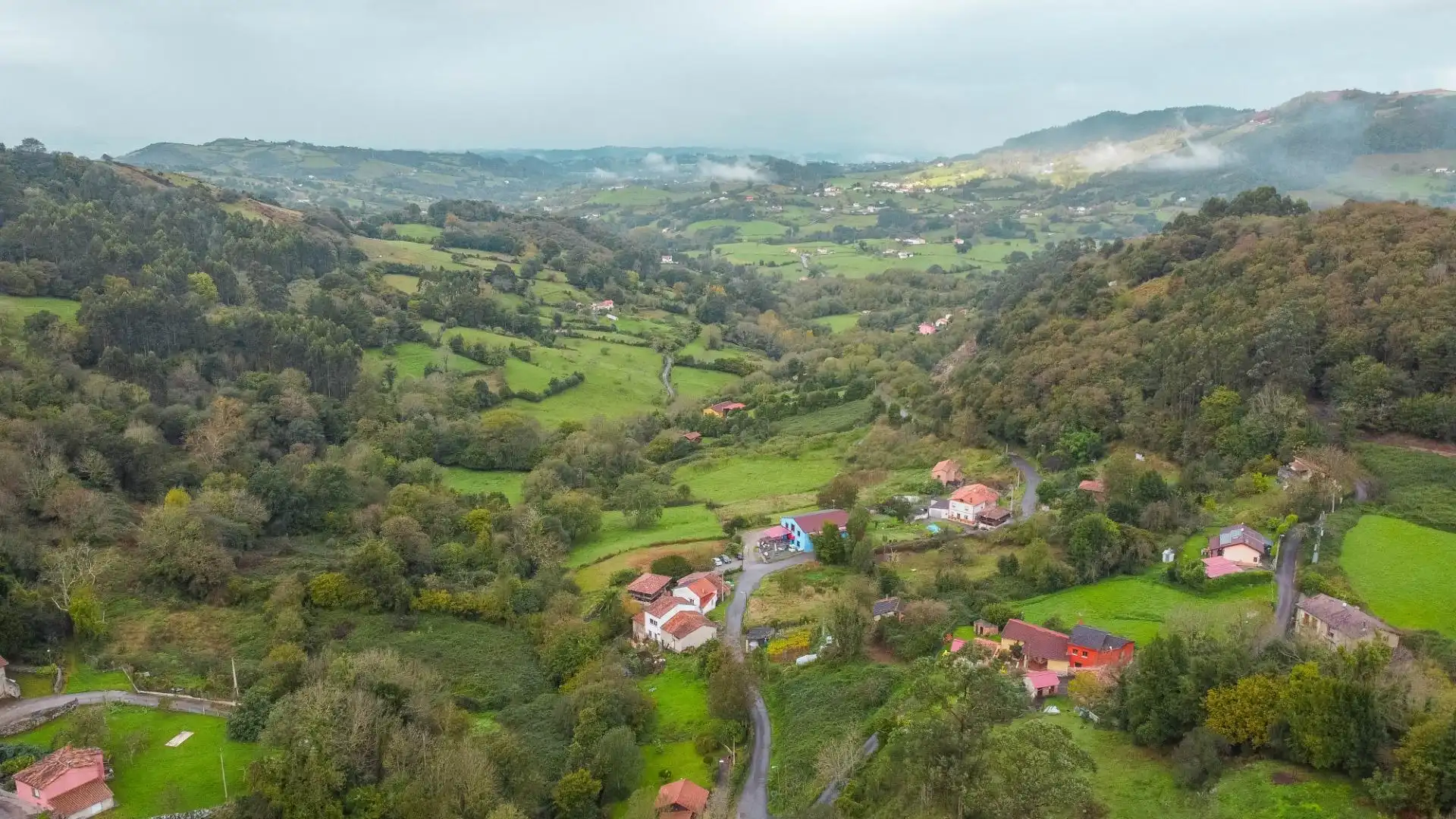 Vista exterior de Casa o xalet en venda en Siero amb Calefacció, Jardí privat i Terrassa