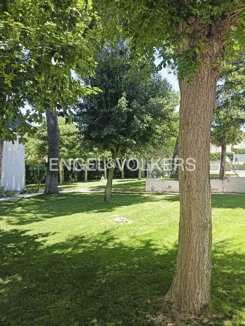 Wohnung zur Miete in Villaviciosa de Odón mit Klimaanlage, Heizung und Privatgarten