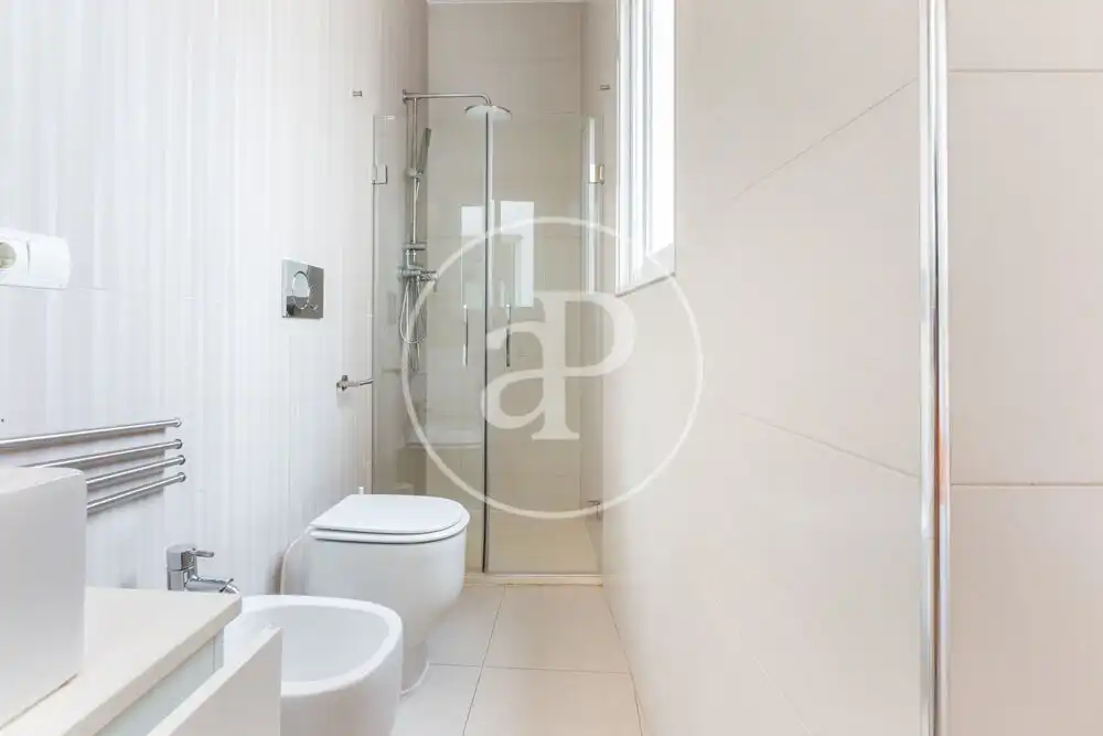 Baño de Piso en venta en Valencia con Aire acondicionado, Calefacción y Terraza