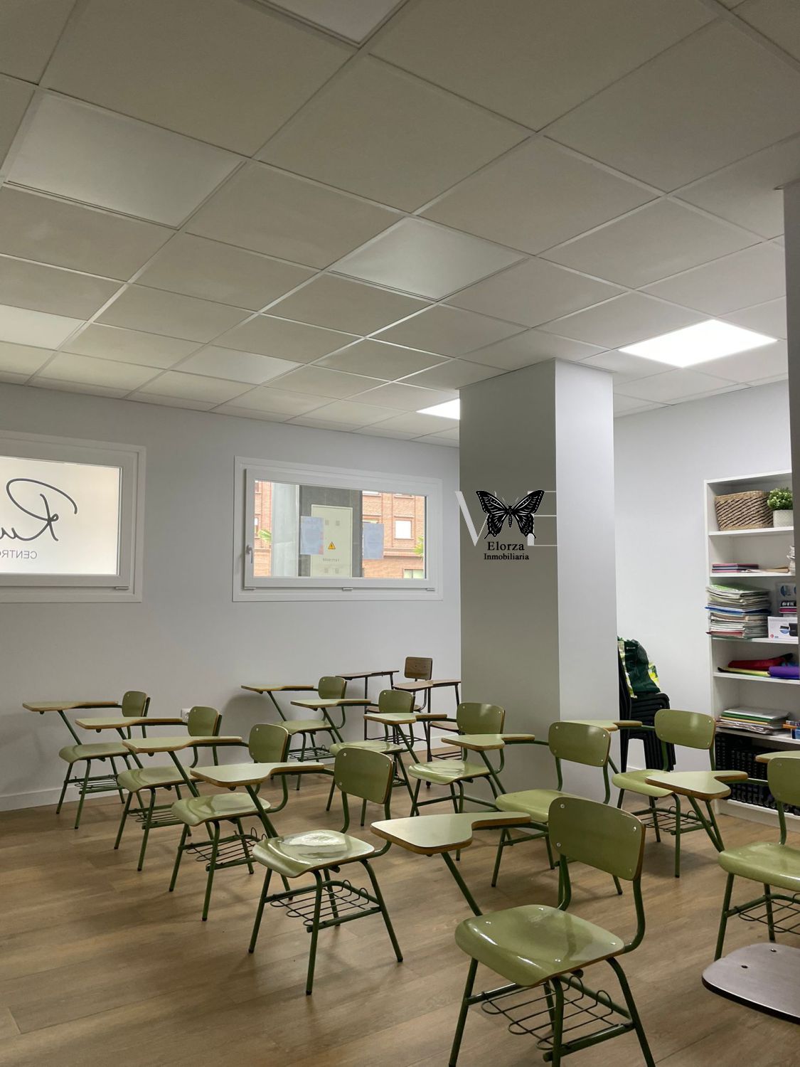 Premises to rent in Favila