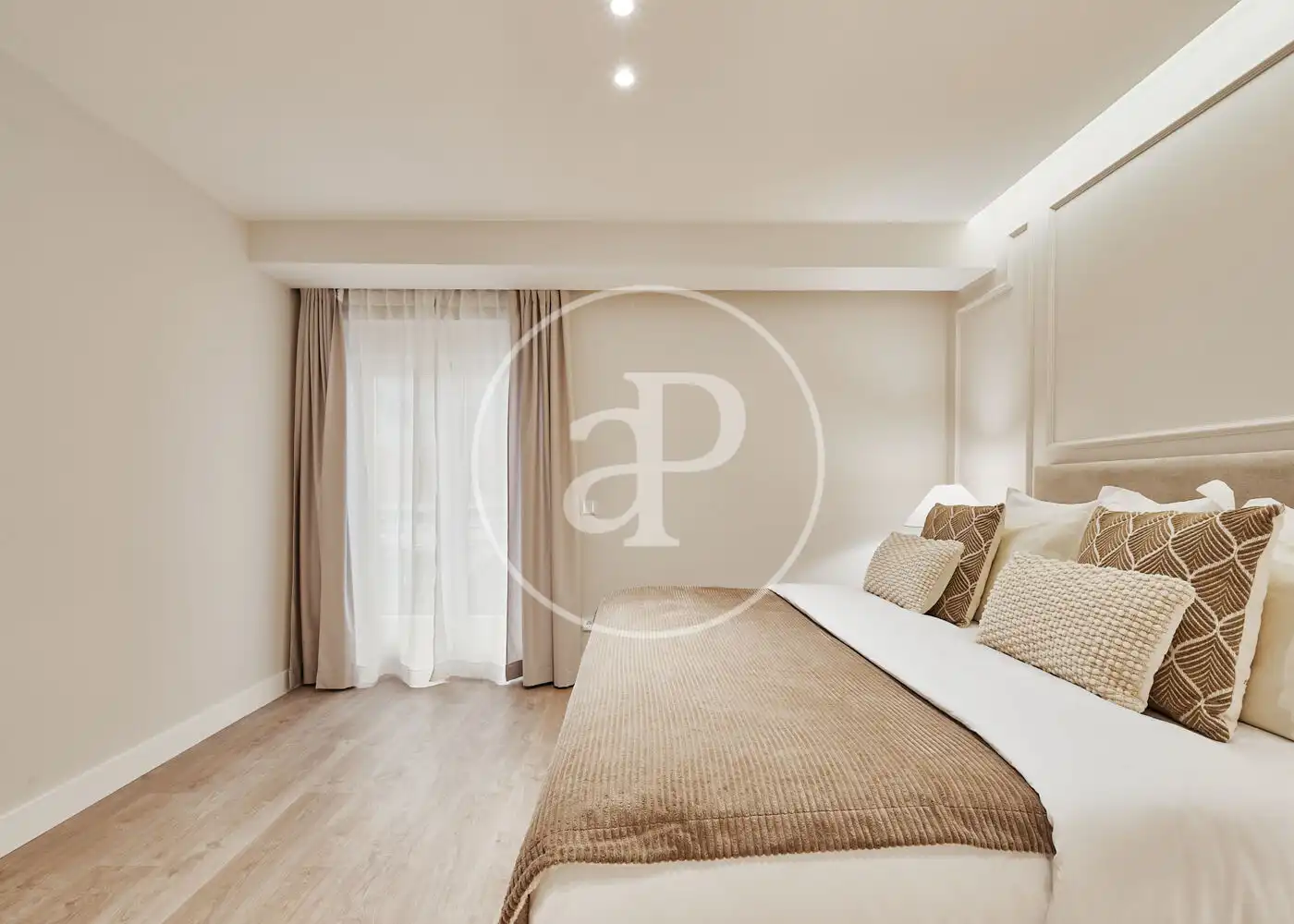 Bedroom of Flat for sale in Madrid  with Air Conditioner, Heating and Furnished
