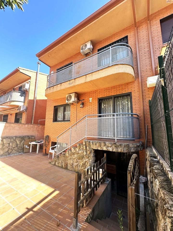 Single-family semi-detached for sale in Doña Filomena Contreras Fernández, Los Robles