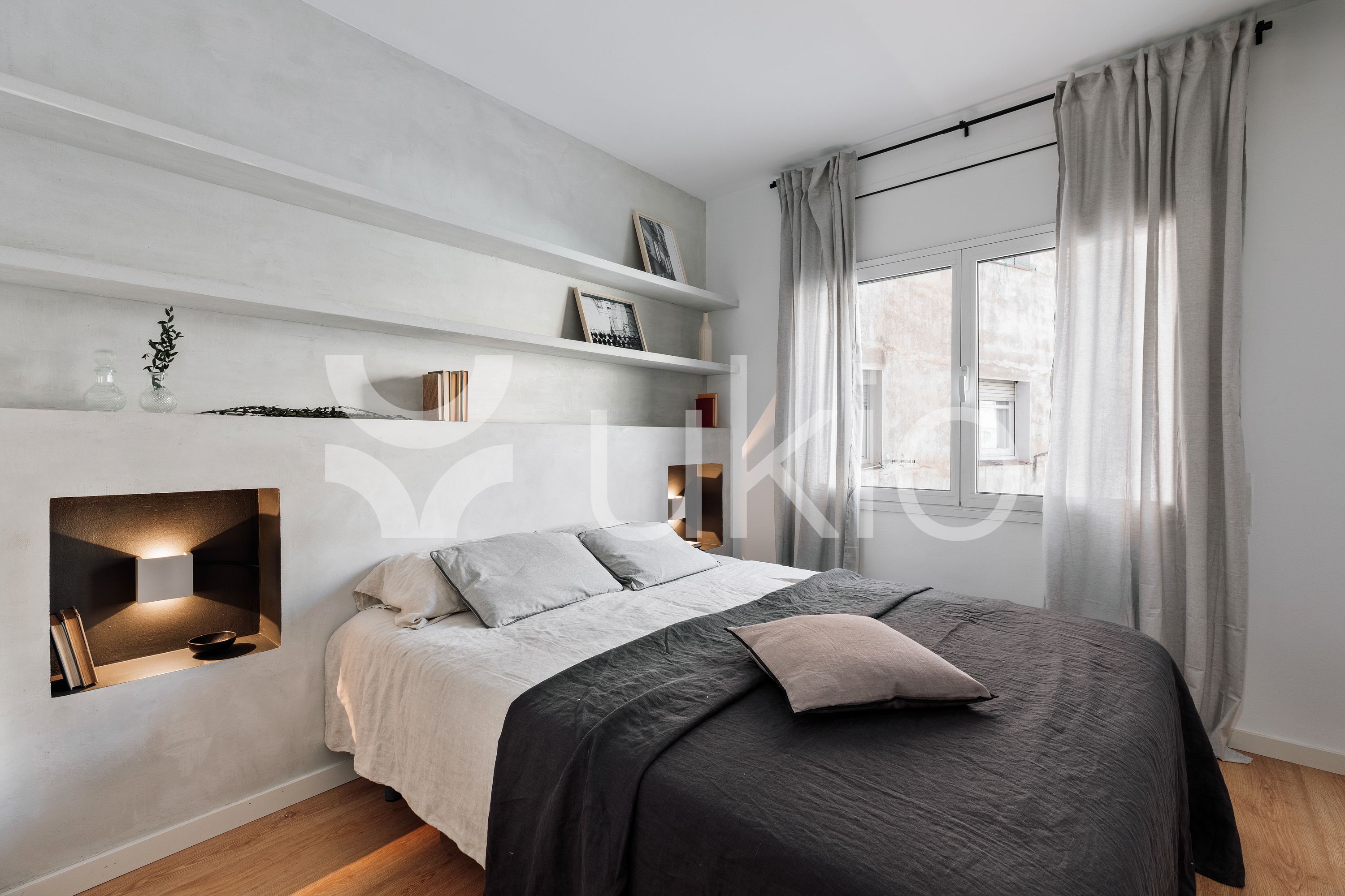 Dormitori de Apartament de lloguer en  Barcelona Capital amb Aire condicionat, Calefacció i Moblat