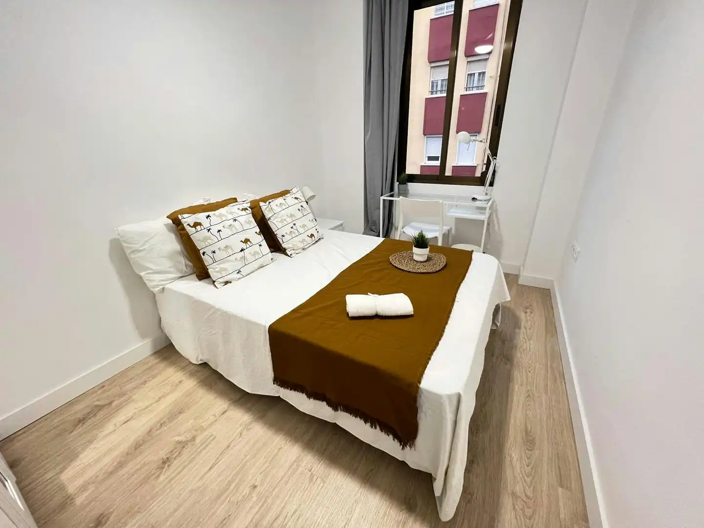 Bedroom of Flat for share in  Valencia Capital  with Washing machine