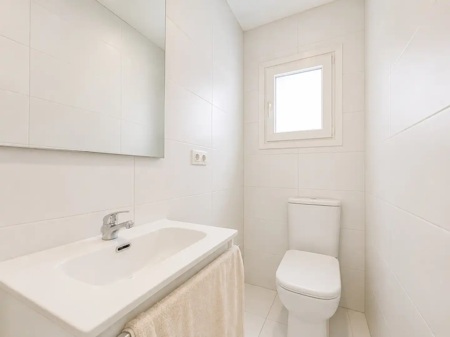 Bathroom of Office for sale in Barcelona  with Air Conditioner