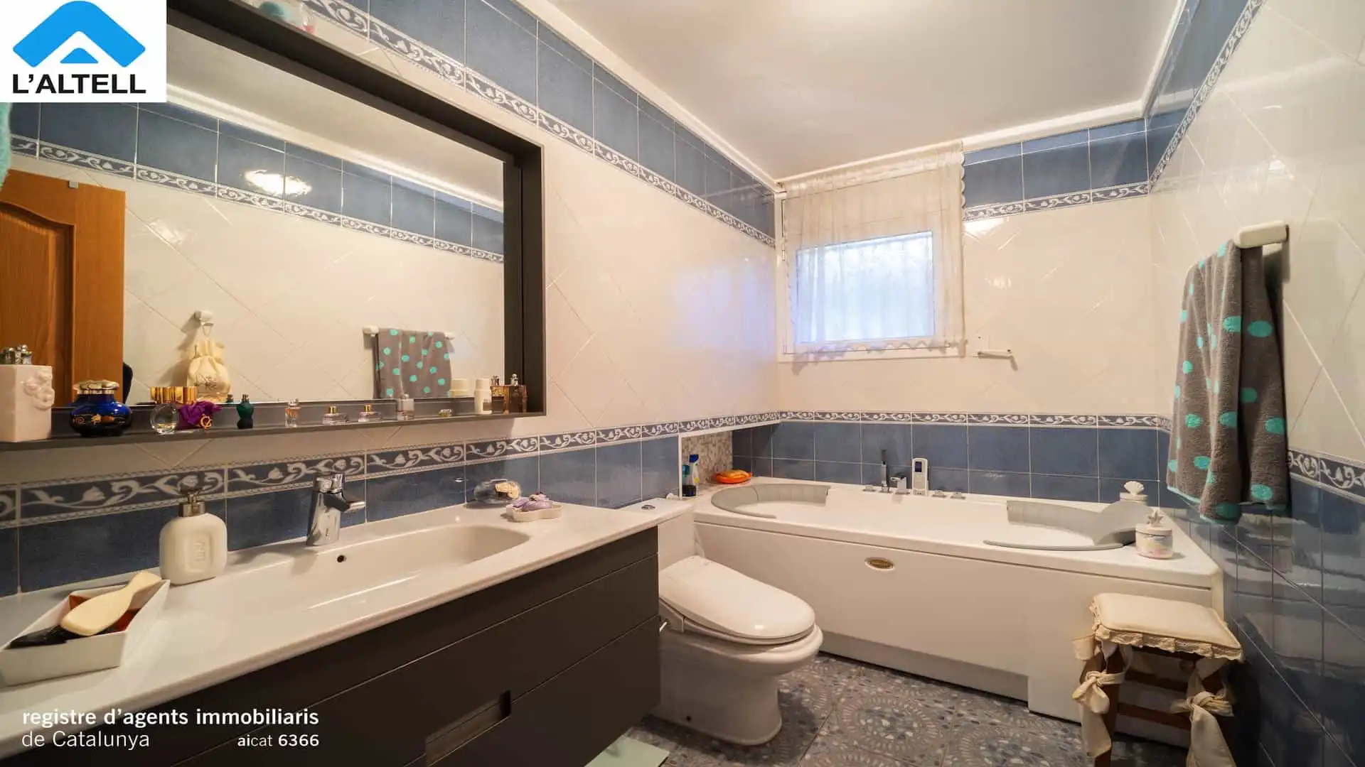 Badezimmer von Haus oder Chalet zum Verkauf in L'Ametlla del Vallès mit Klimaanlage, Heizung und Privatgarten