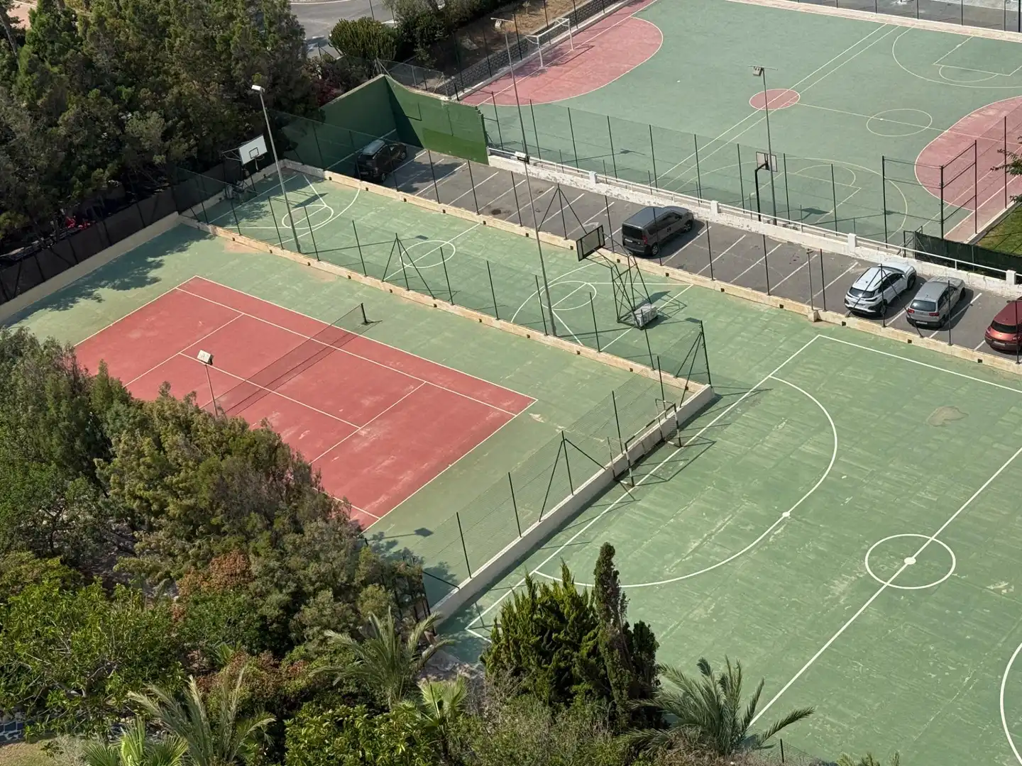 Aparcament de Pis en venda en Alicante / Alacant amb Jardí privat, Terrassa i Moblat
