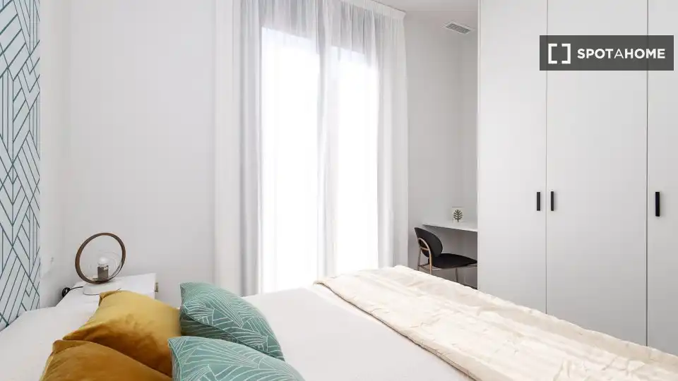 Bedroom of Flat for rent in Valencia  with Air Conditioner, Heating and Furnished