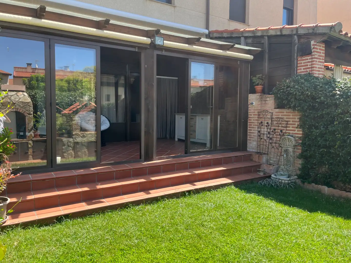 Terrassa de Casa adosada en venda en Monterrubio de Armuña amb Calefacció, Jardí privat i Parquet