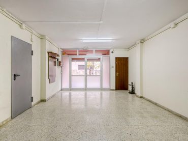 Locale commerciale in vendita a Eixample - Horta Capallera