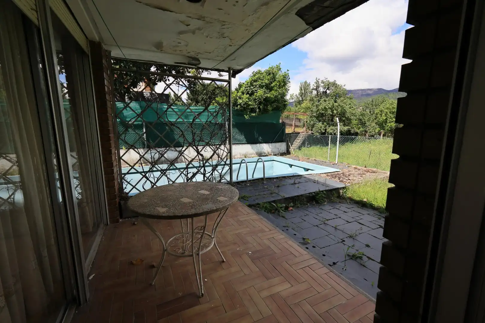 Piscina de Casa adosada en venta en O Barco de Valdeorras   con Calefacción, Piscina y Balcón