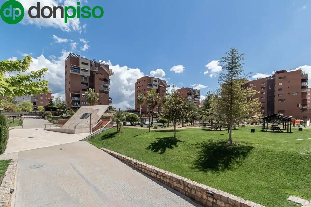 Exterior view of Flat for sale in Granada  with Air Conditioner, Terrace and Community pool