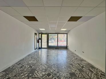 Business premises to rent in Llevant