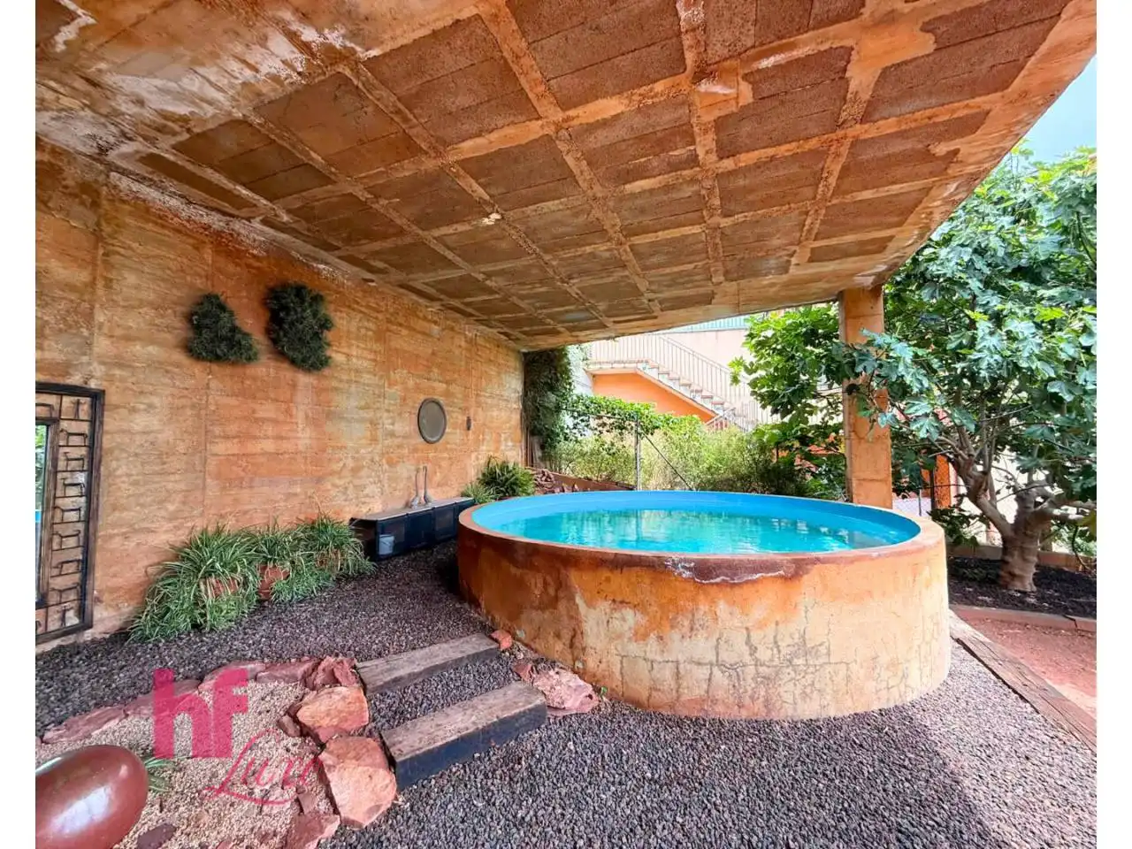 Detached house with pool for sale in Calle Pompeu Fabra, imagen 2