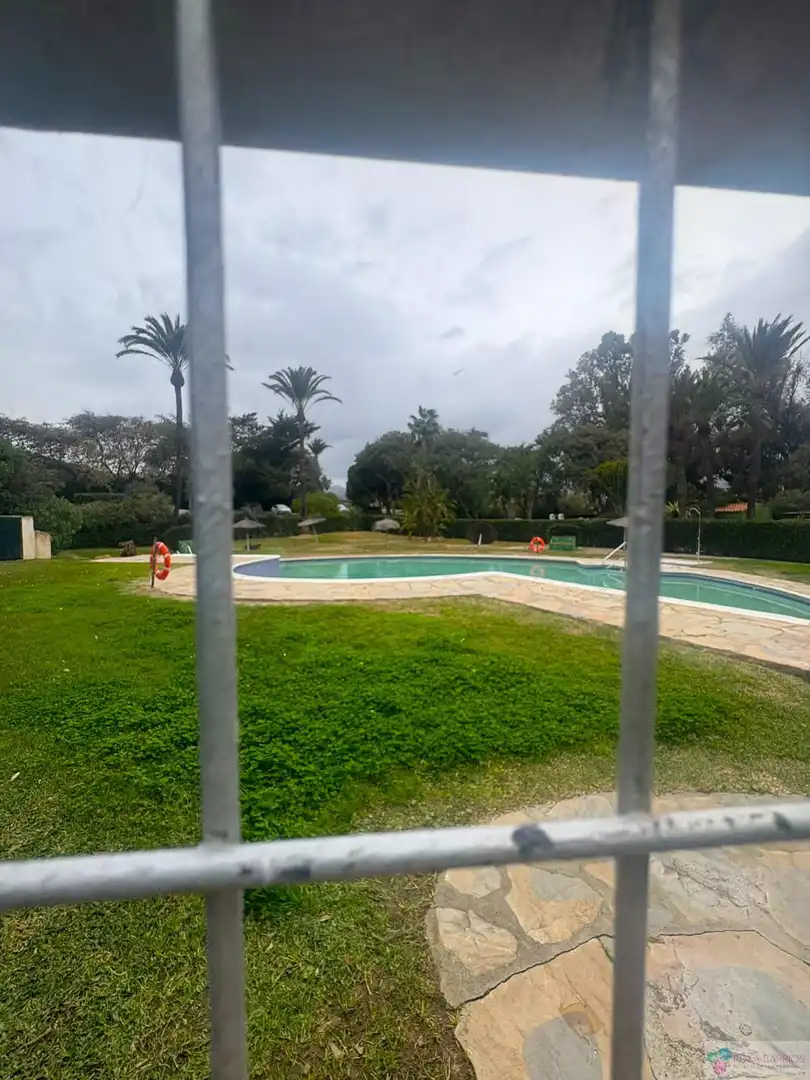 Swimming pool of Flat for sale in Estepona  with Air Conditioner, Terrace and Community pool